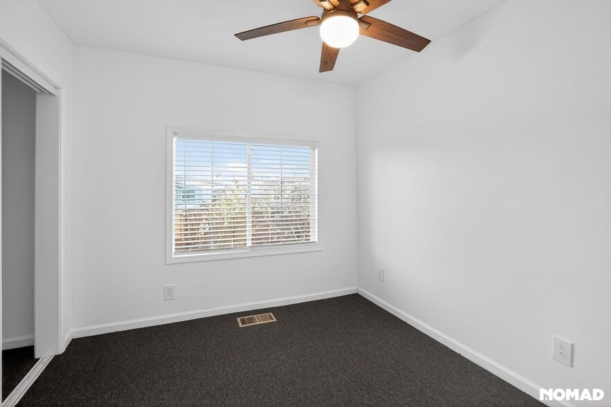 Building Photo - 1206 105th Ave