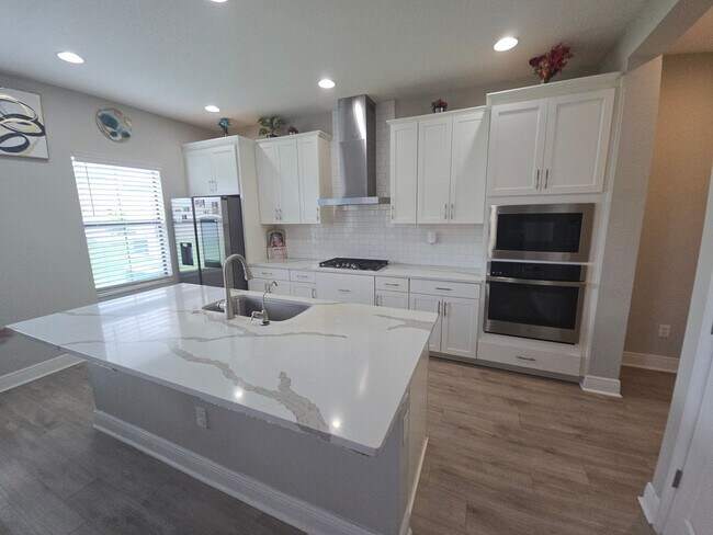 Building Photo - Gorgeous 5-Bedroom, 3-Bathroom in Riverview