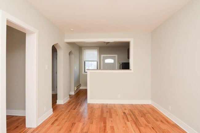 Building Photo - 4301 N Wolcott Ave