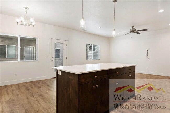 Building Photo - Live in Style – 3 Bed, 2.5 Bath Townhome i...
