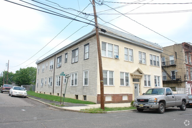 Primary Photo - 130-132 William St