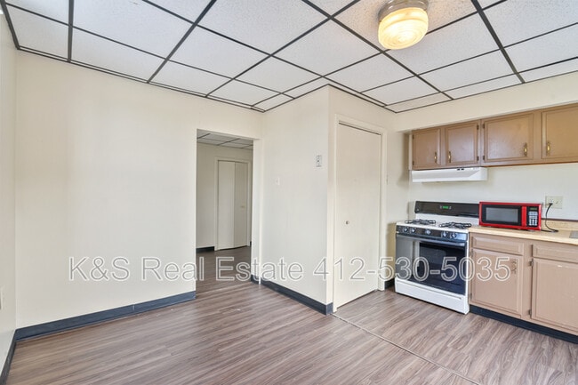 Building Photo - 751 Chartiers Ave