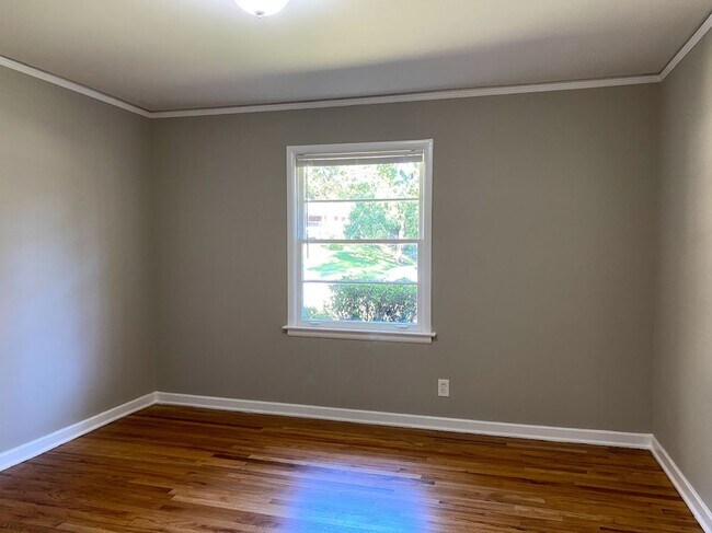 Building Photo - Handsome 3-bedroom just for you !