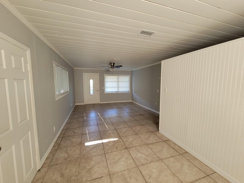 Building Photo - 4896 35th Ave