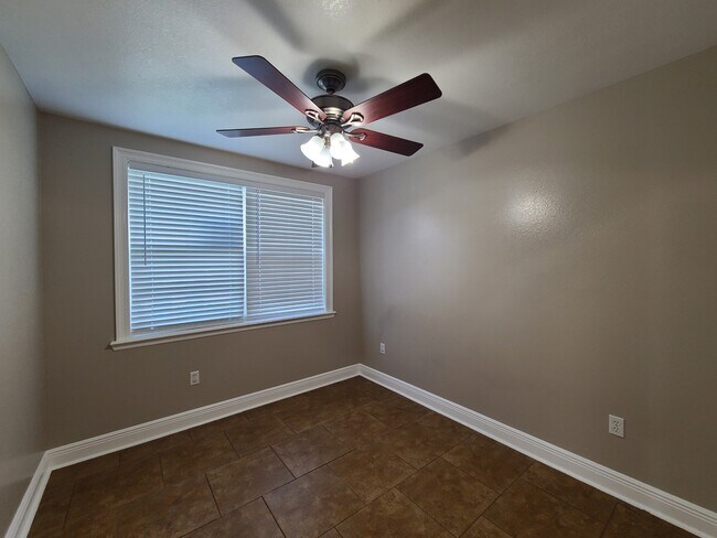 Building Photo - 3100 Ivy Pl
