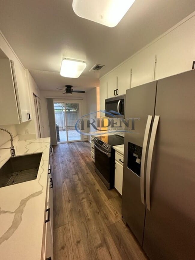 Building Photo - 3 bedroom, 2 ½ bath townhouse, located in The Grove gated community