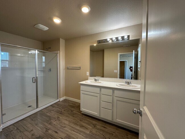 Building Photo - Adorable Lemmon Valley Townhome!
