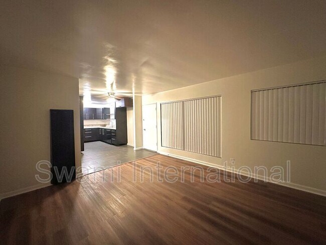 Building Photo - 674 W 27th St