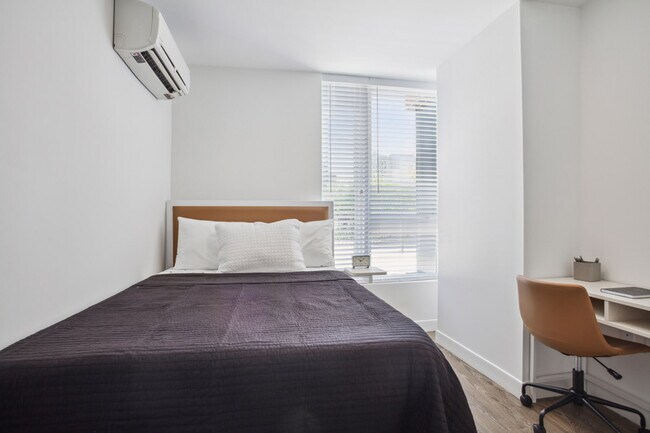 Elliston 1x1 - Bedroom - Broadview at Vanderbilt