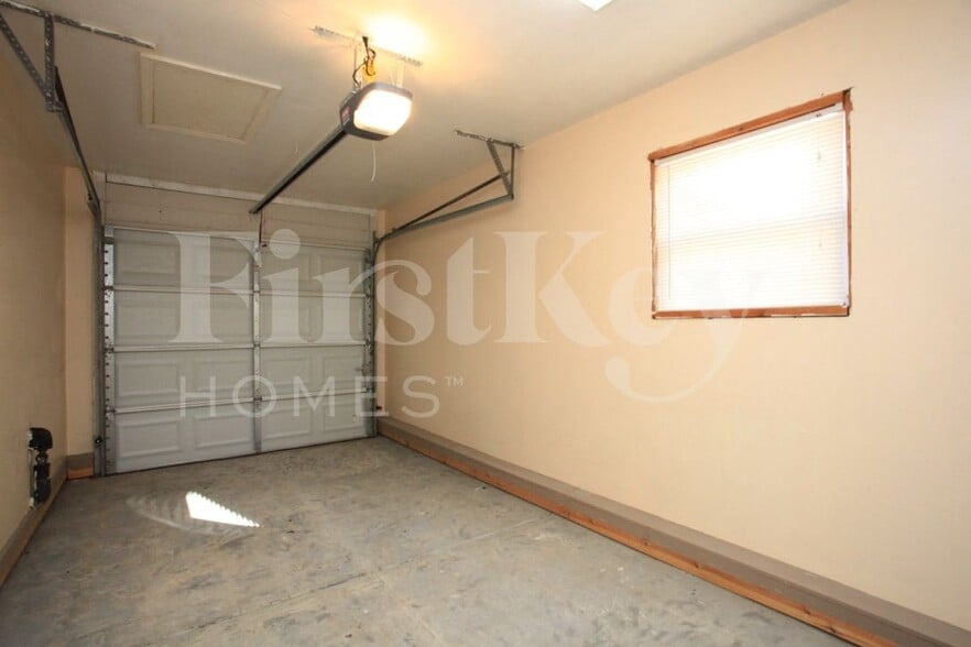 Building Photo - 5327 Peachwood Dr