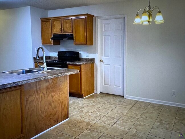 Building Photo - 103 Prowler Pl