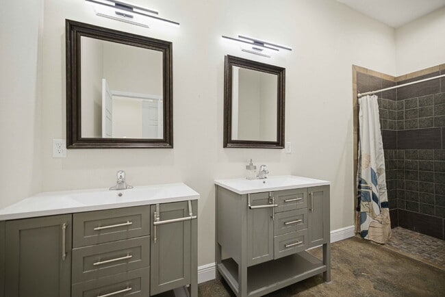 Building Photo - Country Living with Modern Convenience!