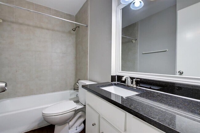 Building Photo - 303 W 40th St