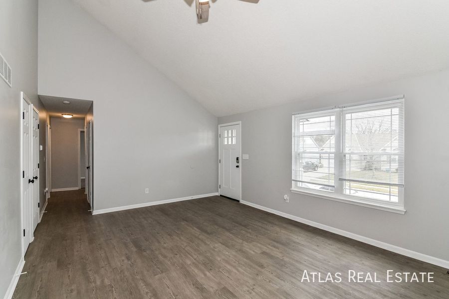 Building Photo - 710 S Park Dr