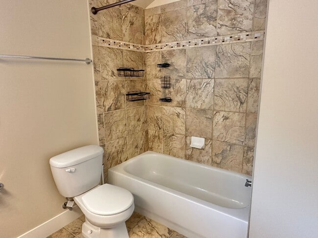 Building Photo - Lovely 3 bed Townhome in Pinehurst neighbo...