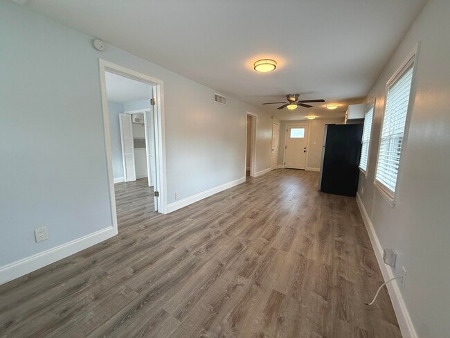 Building Photo - 27 NW 11th Ave