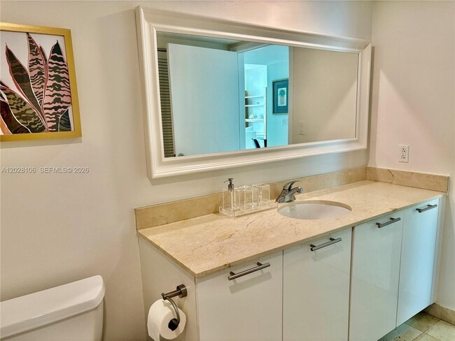 Building Photo - 1800 N Bayshore Dr
