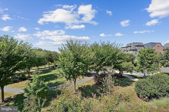 Building Photo - 448 Salk Cir