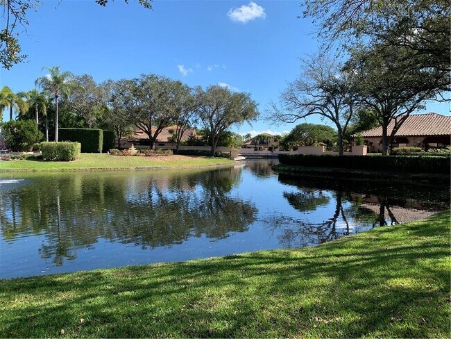 Building Photo - 686 Deer Creek Blvd