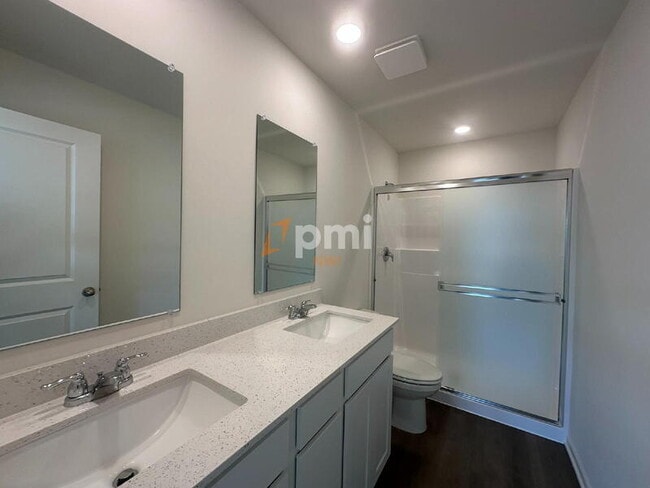 Building Photo - 8750 Clover Ln