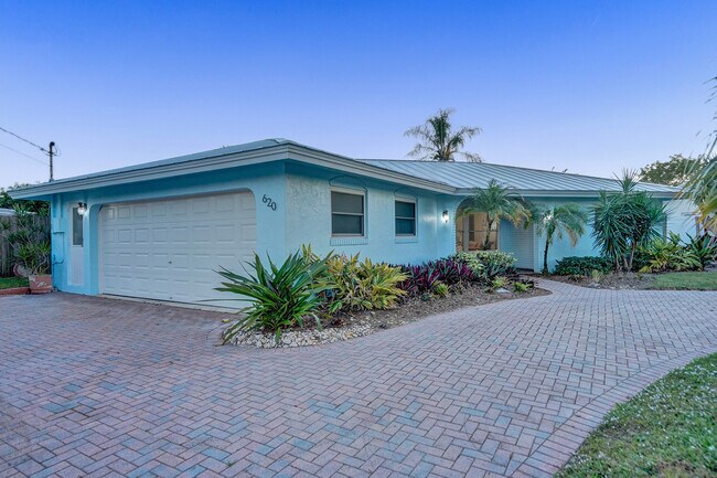 Building Photo - 620 W Palmetto Park Rd