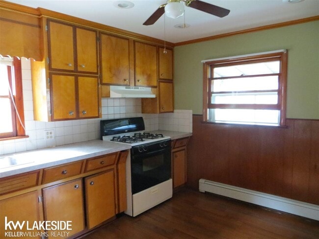 Building Photo - 18270 Sycamore St