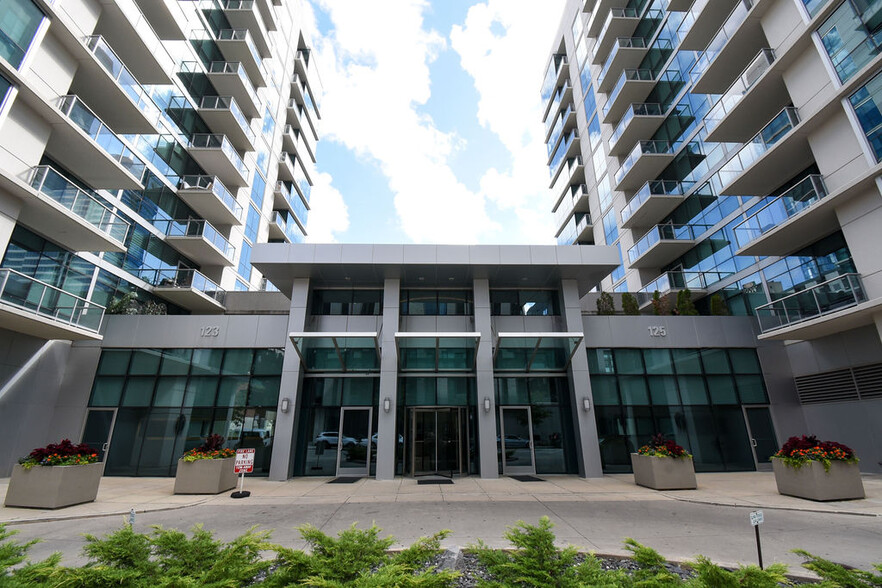 Building - 123 S Green St