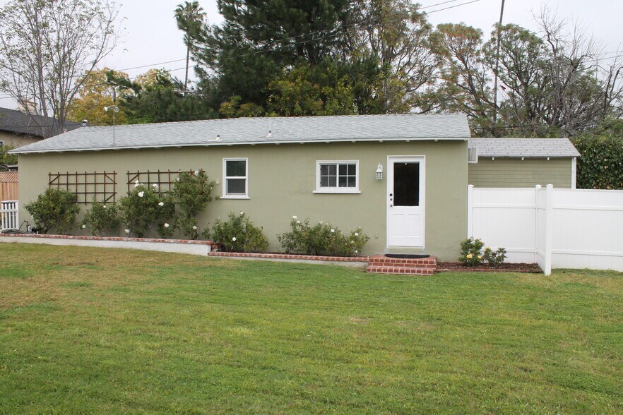 Building Photo - 530 E Grinnell Dr