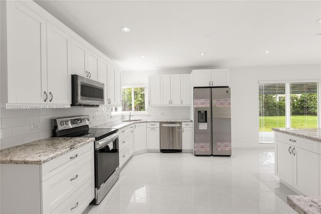 Building Photo - 439 Bargello Ave