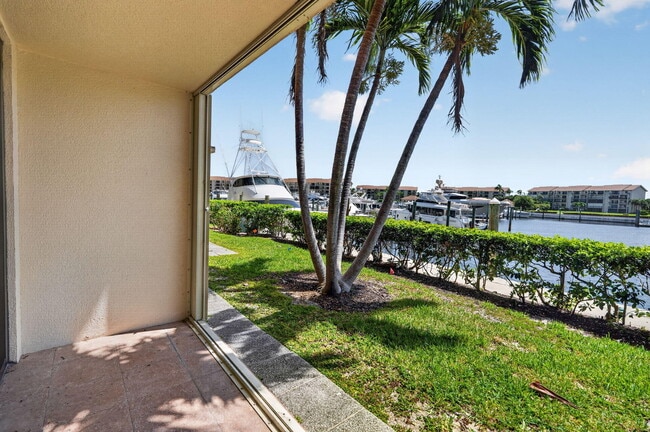 Building Photo - 2401 Marina Isle Way