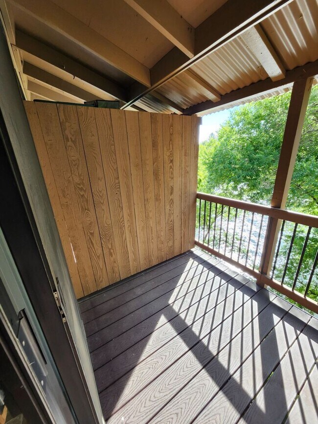 Building Photo - 1 Bed/1 Bath with River Views! Riviera Ridge Apartments