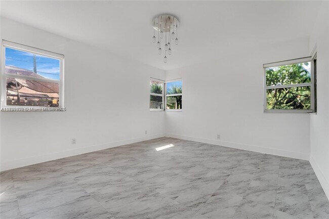 Building Photo - 501 90th St