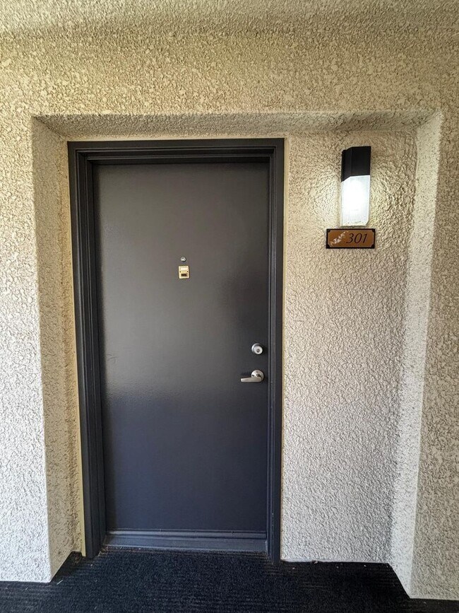 Building Photo - Beautiful 2 Bedroom 2 Bathroom Home in Woodland Hills