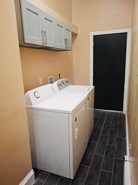 Building Photo - 95 Dale St