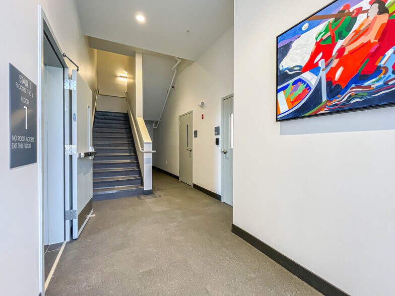 Building Photo - 5 India St