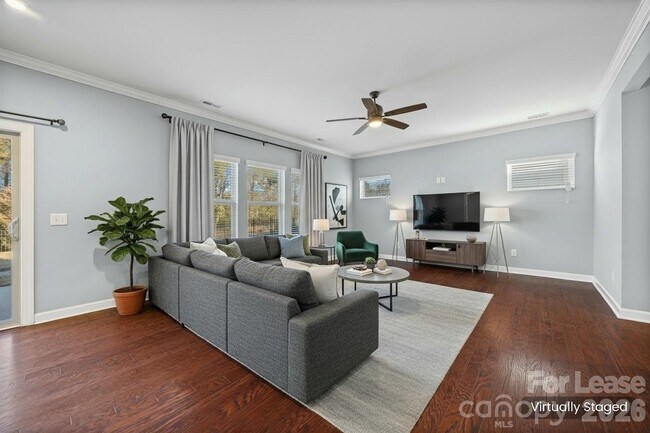 Building Photo - 5811 Fenway Dr