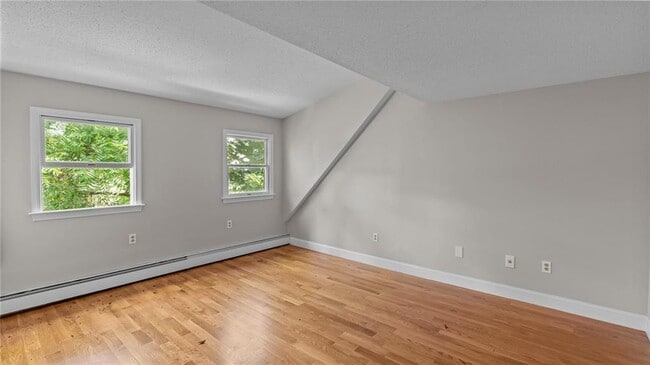 Building Photo - 54 Hillside Ave