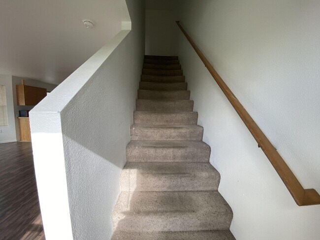 Building Photo - 857 N Garfield St