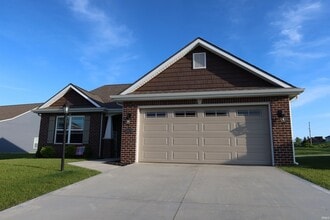 Building Photo - 13575 Crescent Ridge Dr