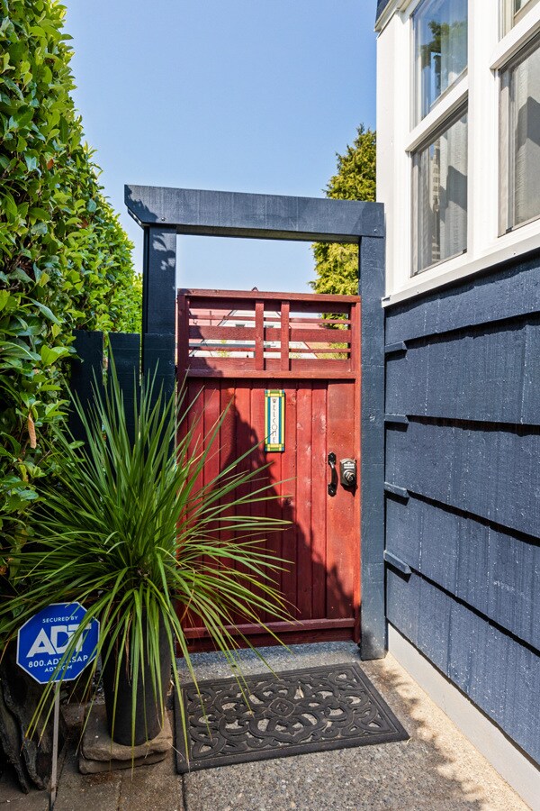 Building Photo - 11639 1st Ave NW