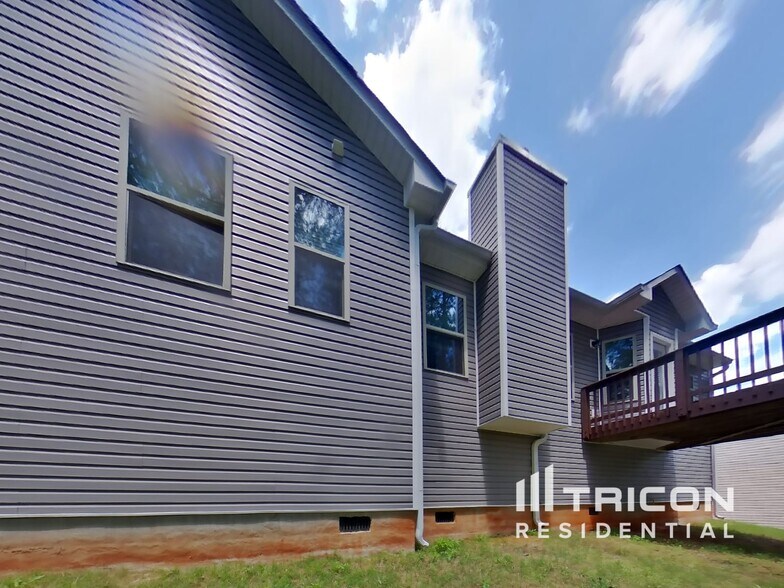 Building Photo - 652 Amberwood Dr