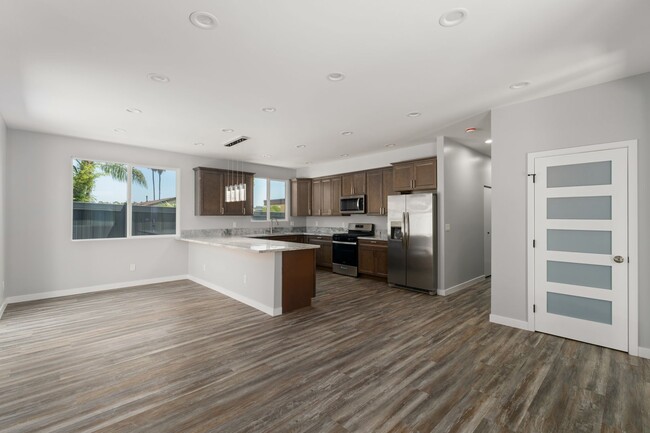 Building Photo - Coastal 3-Bedroom 2-Bathroom House with Hu...