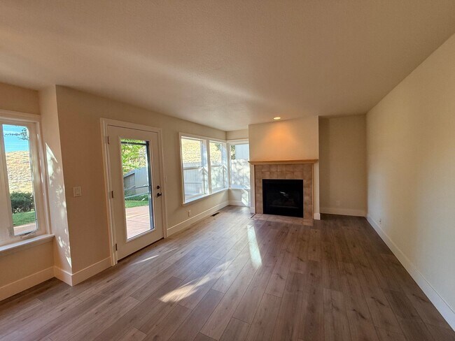 Building Photo - 3056 Alpine Creek Rd