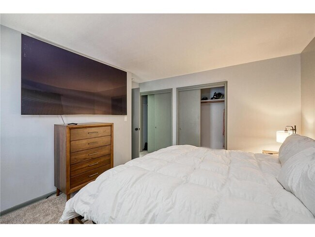 Building Photo - 1284 Snelling Ave N