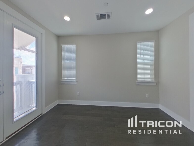 Building Photo - 209 S Village Way