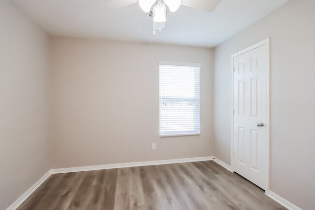 Building Photo - 5222 Rio Dr