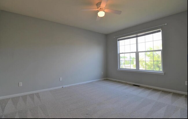 Building Photo - 5339 Lakewood Terrace