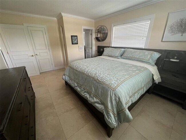 Building Photo - 1221 SE 3rd St