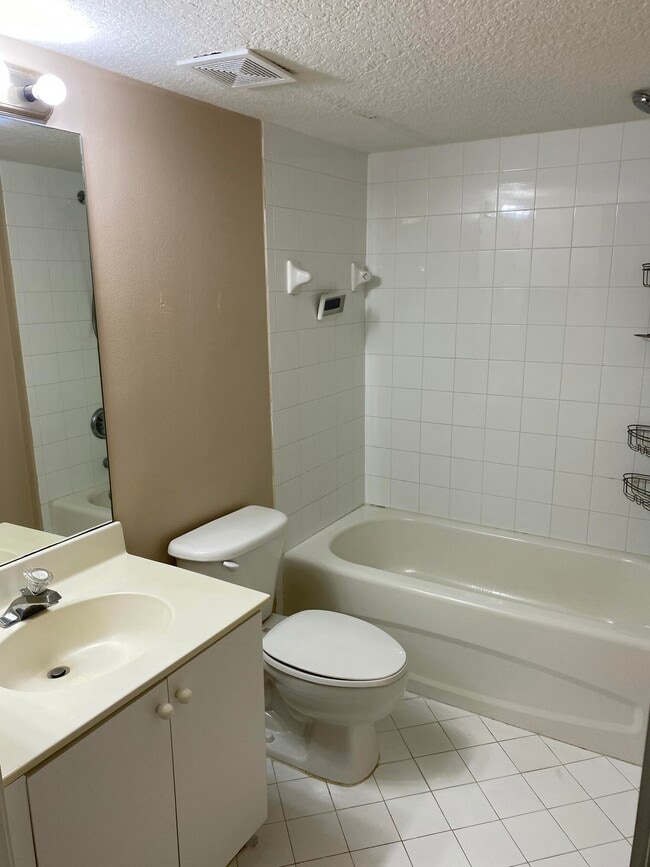 Building Photo - 3481 Briar Bay Blvd