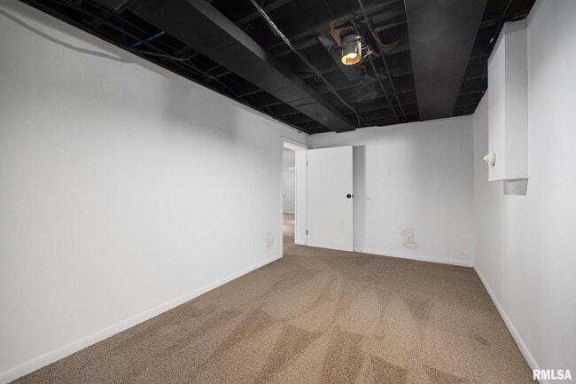 Building Photo - 205 W Glen Ave